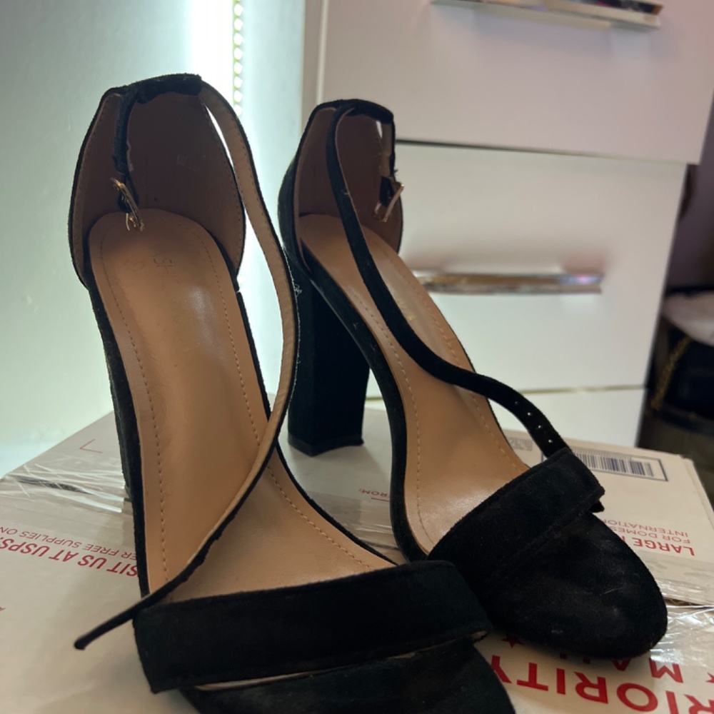 Heels - Picture 2 of 4